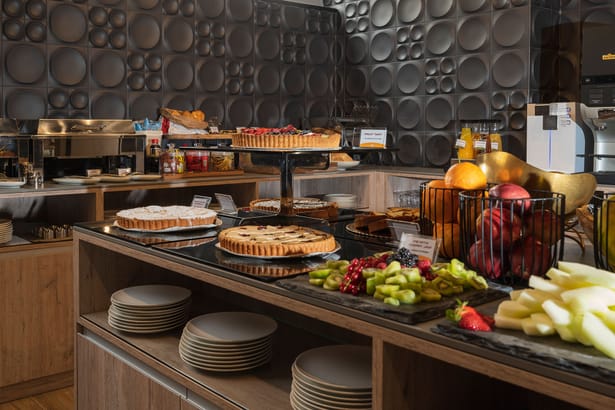 Iqhotel Firenze Breakfast 01